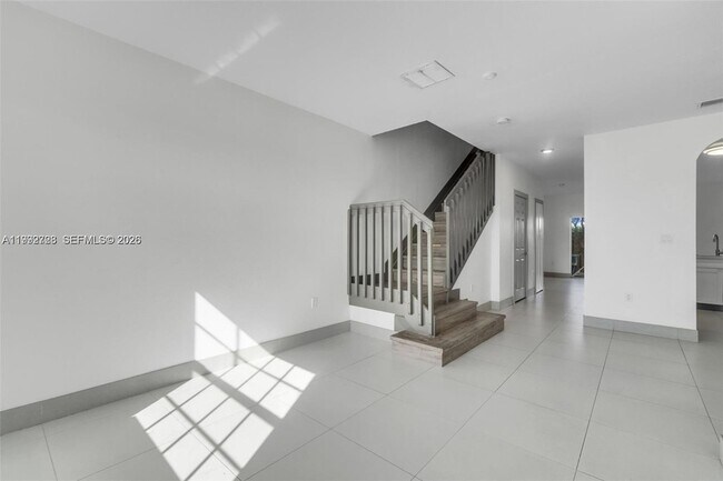 Building Photo - 1720 NE 33rd Ave