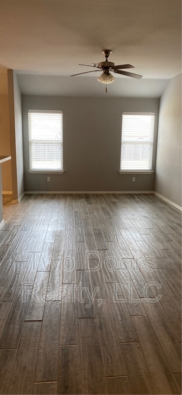 Building Photo - 10240 Hidden Village Dr