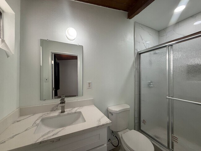 Building Photo - Palmdale 4 bedroom + 2 Bathroom