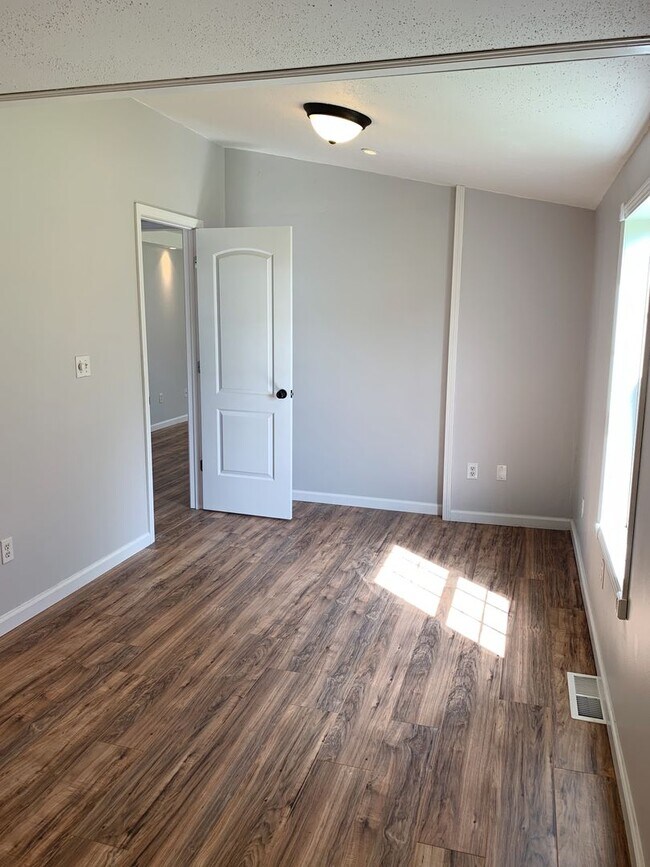 Building Photo - Move in Ready...346 Virginia Ave, Cottage Hills