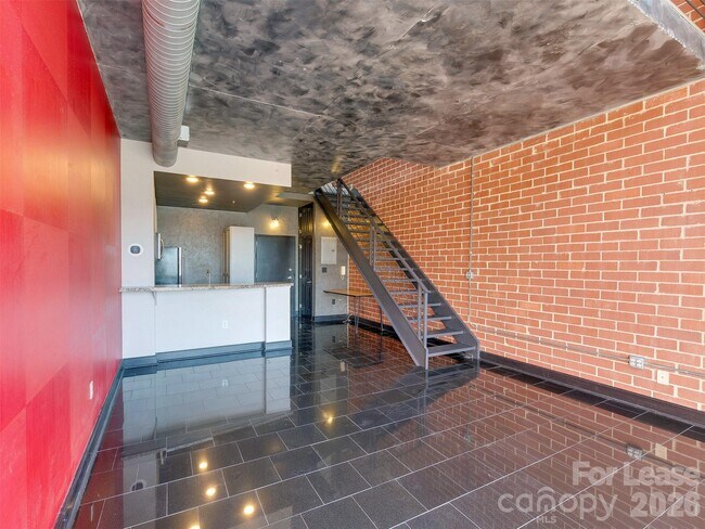 Building Photo - 710 W Trade St