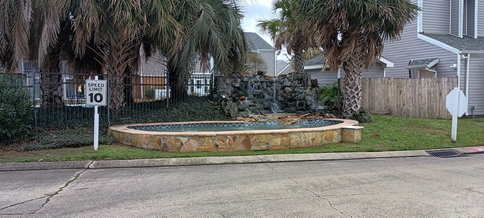 Enrance Fountain - 54 Avant Garde Cir