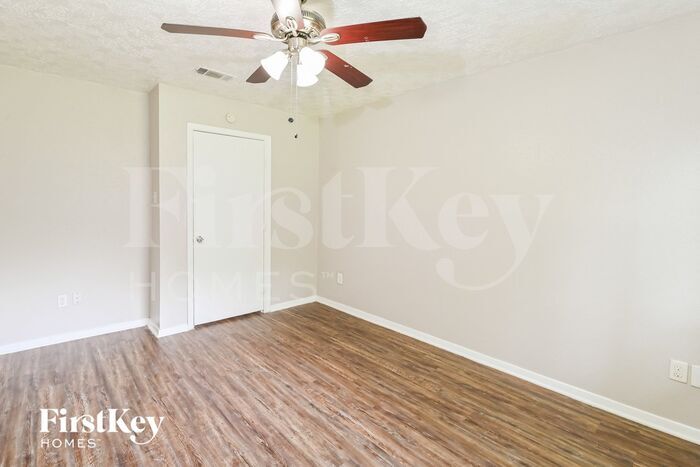 Building Photo - 15823 Baybriar Dr