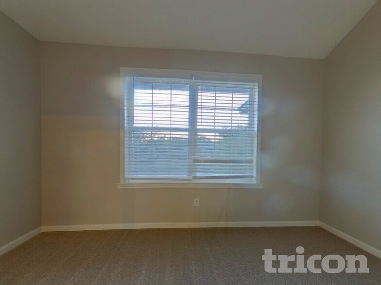 Building Photo - 7512 Skylake Ct