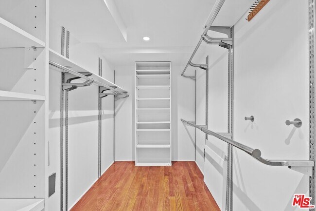 Building Photo - 6 Eastwind St