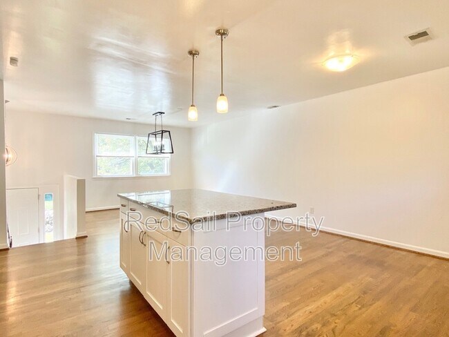 Building Photo - 146 Linbrook Dr