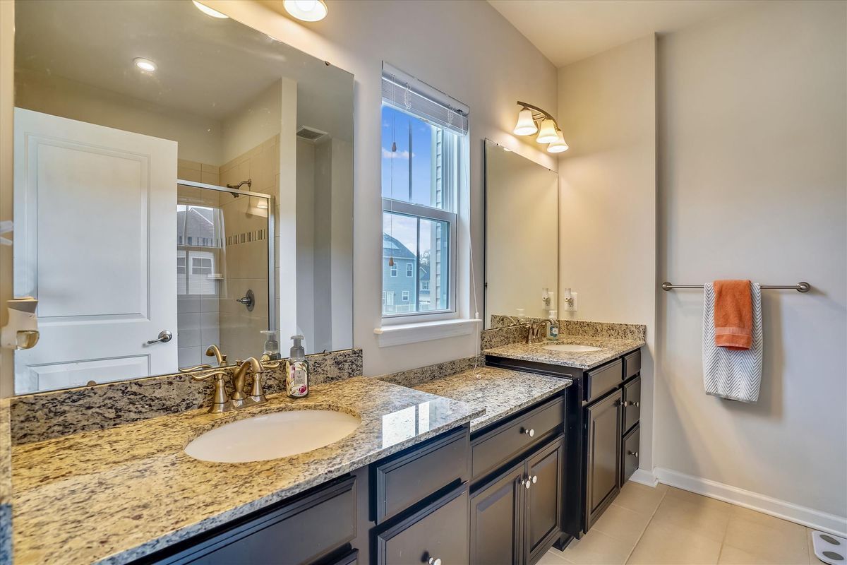 Building Photo - 8303 Encore Dr