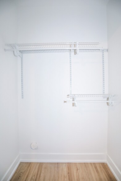 Building Photo - 2308 W Foster Ave