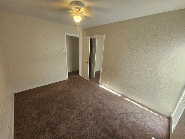 Building Photo - Charming Castro Valley Home: Spacious Livi...
