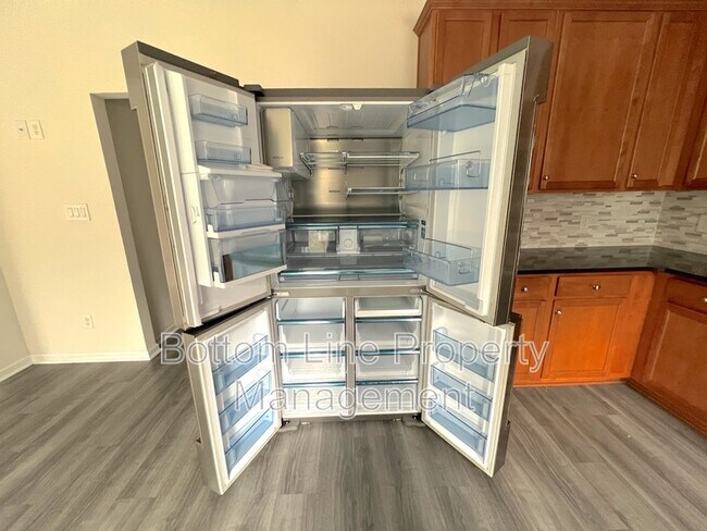 Building Photo - 702 Perth Dr