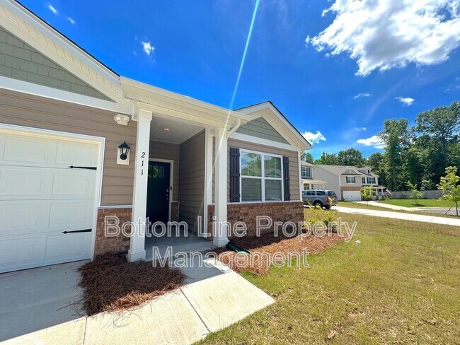 Building Photo - 211 Dogwood Crk Dr