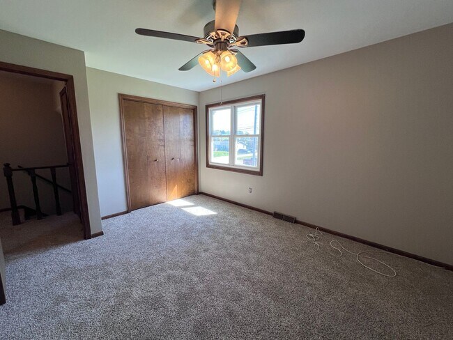 Building Photo - Updated Two Bedroom Duplex in Jenison!