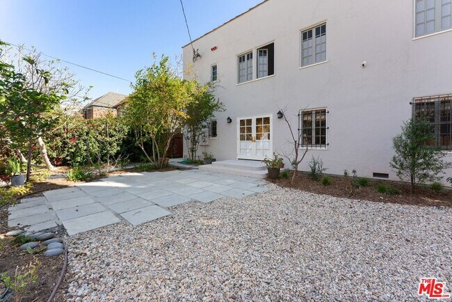 Building Photo - 125 N Orange Dr