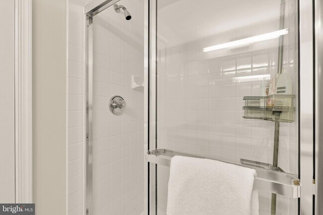 Building Photo - 2301 N Street NW Unit 606