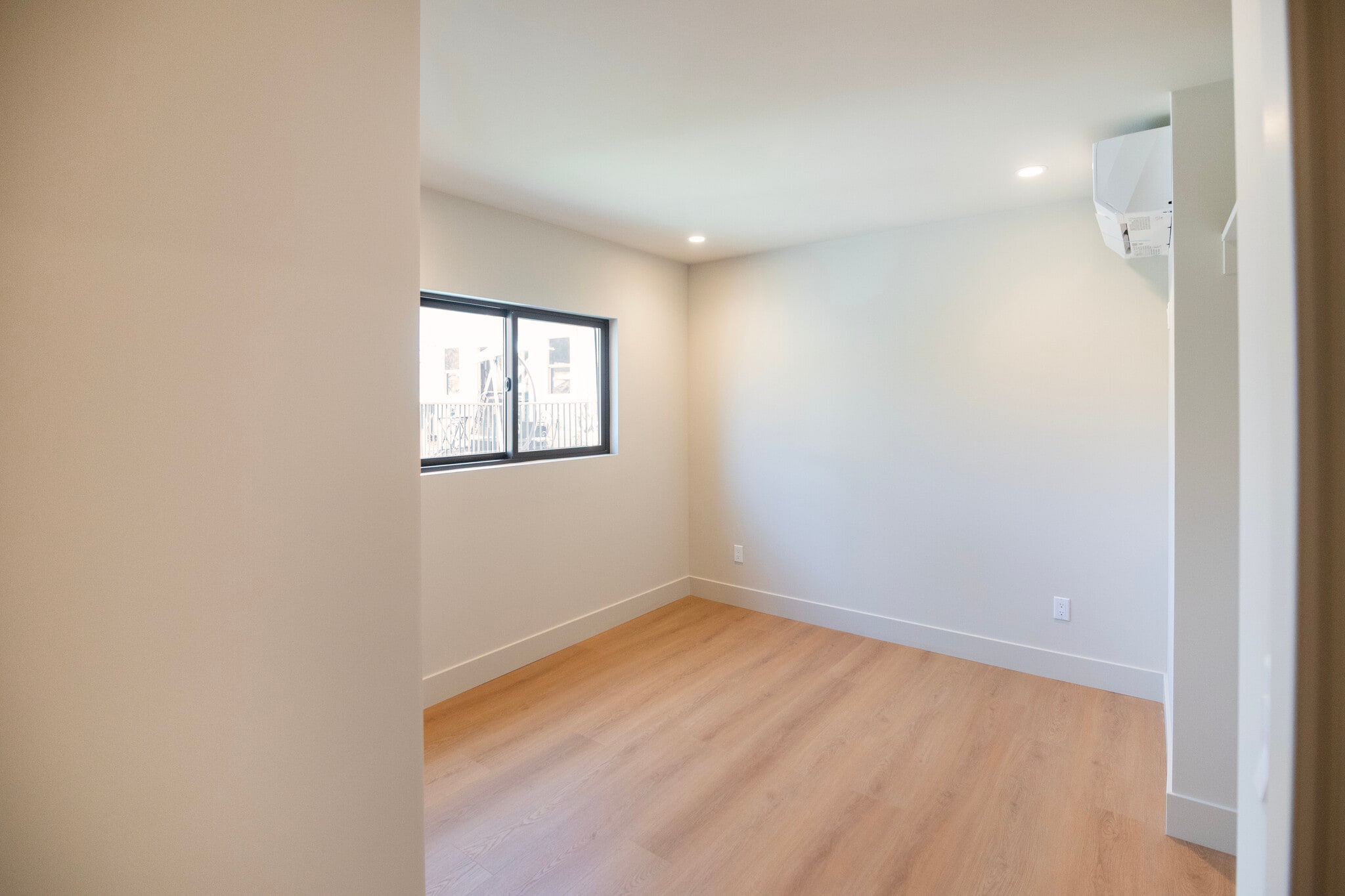 Building Photo - 4541 1/2 Melbourne Ave