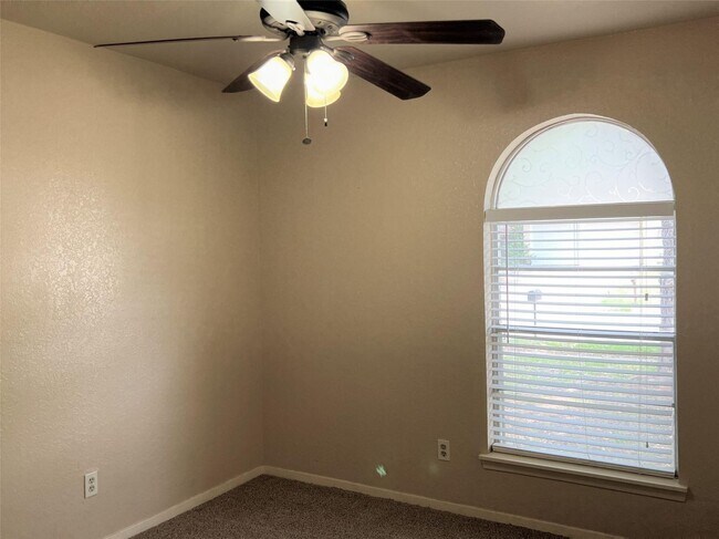 Building Photo - Beautiful 3-Bedroom Home