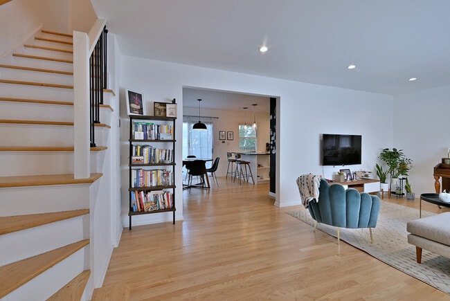 Building Photo - 7324 N Bell Ave