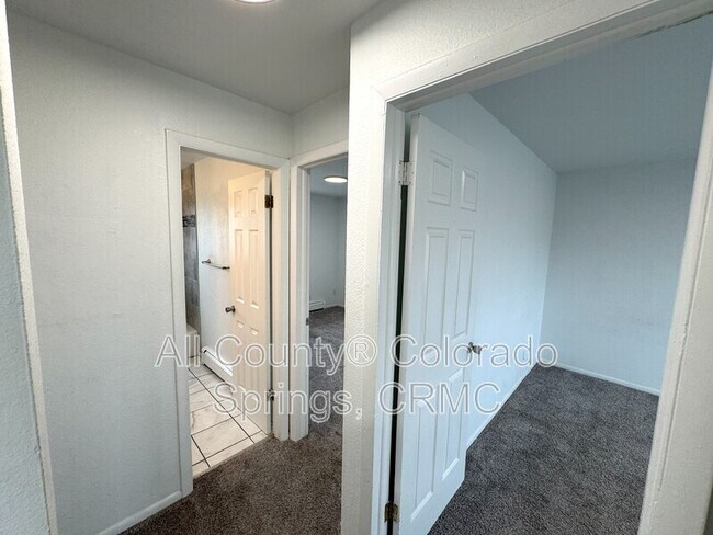 Building Photo - 4995 Picturesque Cir