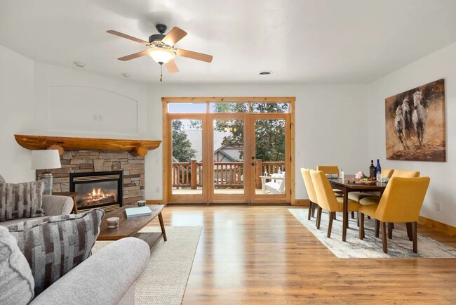 Building Photo - 3 Bed 2 Bath Condo!