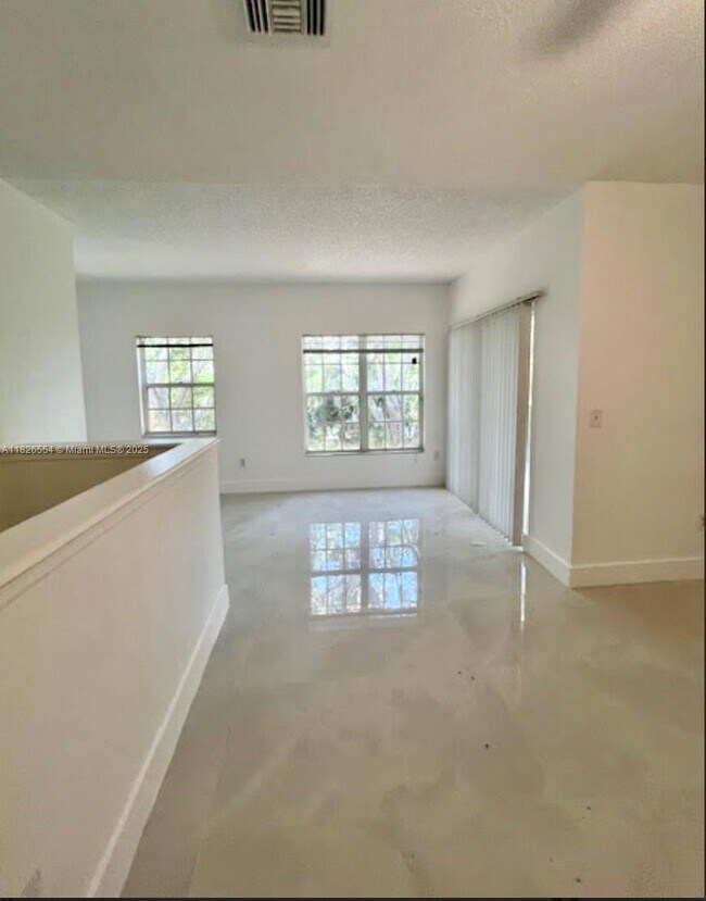 Building Photo - 10324 Fox Trail Rd S