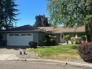 Building Photo - Medford area 3/2 in NE cul-de-sac!