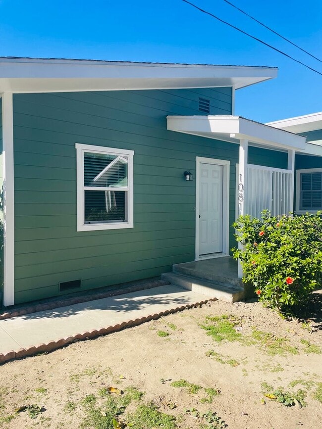 Building Photo - Peaceful 3-bedroom, 2-bathroom single story home nestled amongst the Orange Groves of Fillmore