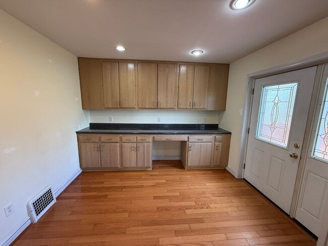 Building Photo - 8661 Litzsinger Rd