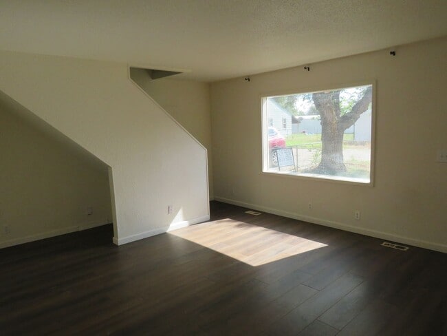 Building Photo - 3 Bedroom House in Billings Heights