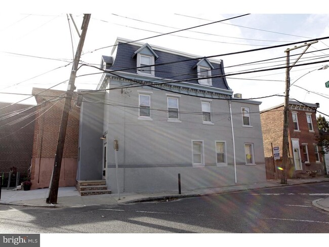 Building Photo - 1432 E Palmer St