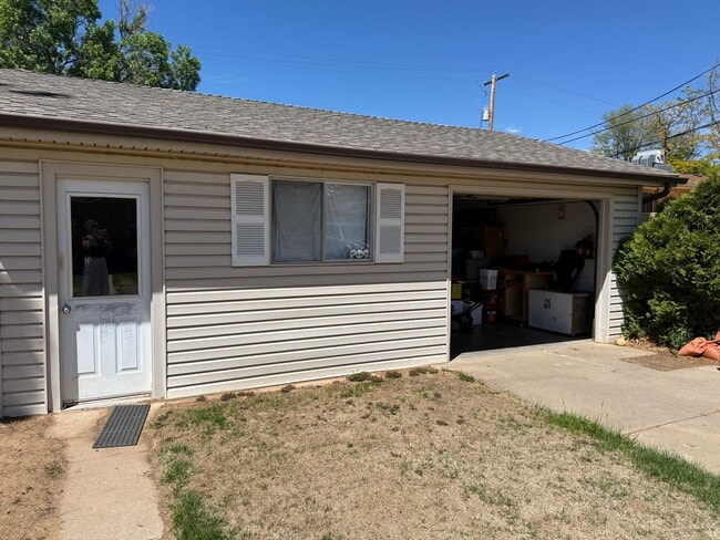 Building Photo - 3-bedroom, 2-bathroom home in the heart of Windsor with Detached Workshop!