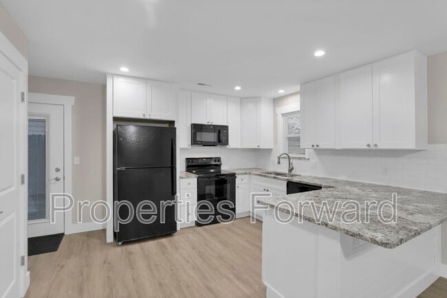 Building Photo - 1734 Eastfield Dr N