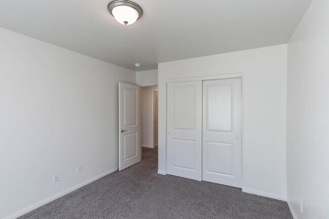 Building Photo - 4 Bedroom, with loft, North Las Vegas Home...