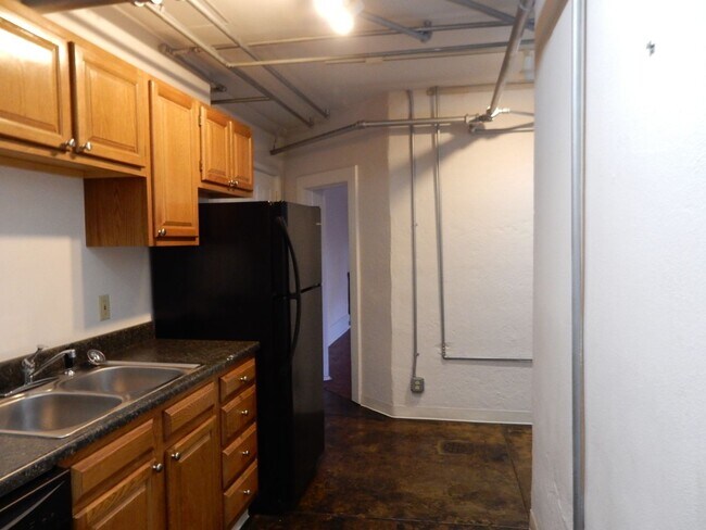 Building Photo - 1 BR Apt in Old SW; Utilities & Wi-Fi incl...