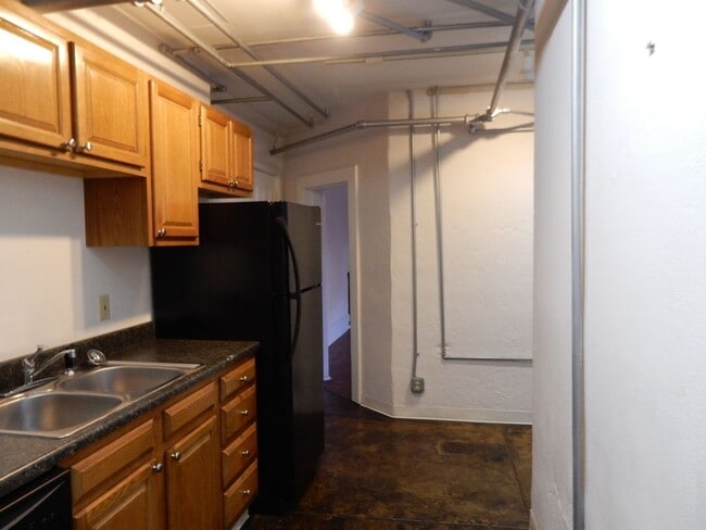 Building Photo - 1 BR Apt in Old SW; Utilities & Wi-Fi included!