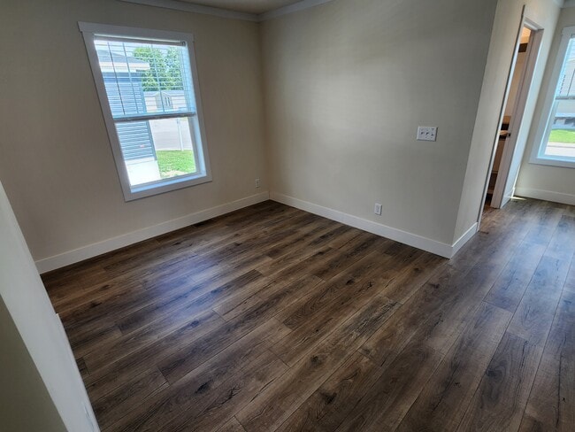 Building Photo - 498 Vermont