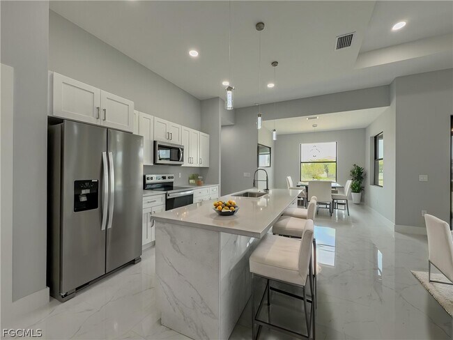 Building Photo - 417 Paddock St