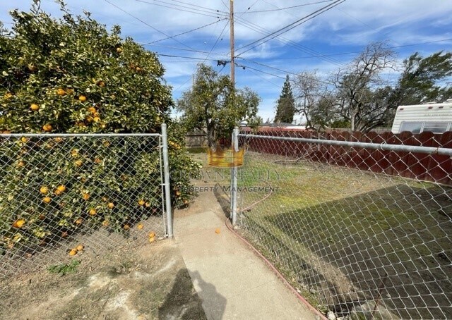Building Photo - 950 Windsor Dr