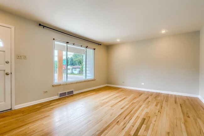 Building Photo - 2 Bedroom single family home in Denver