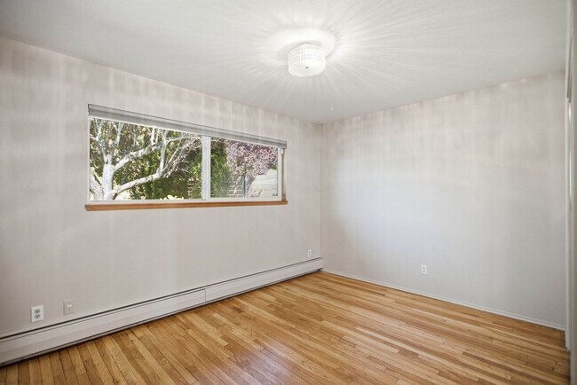 Building Photo - Spacious 4 Bed 2.5 Bath Home with Panoramic Views in Magnolia