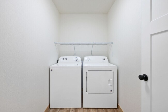 Building Photo - 1603