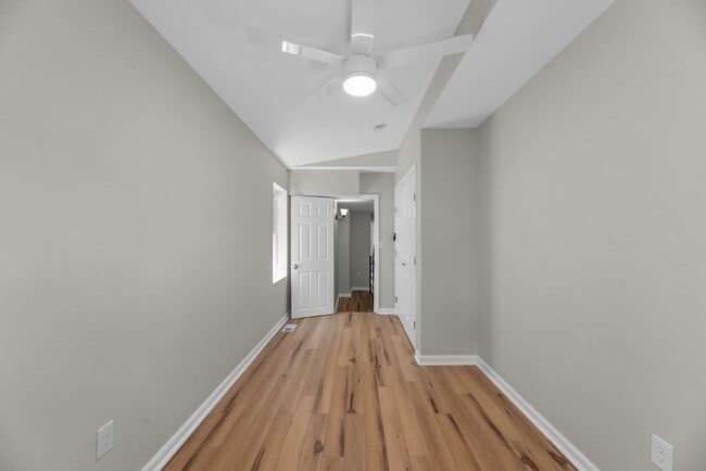 Building Photo - 207 S Regester St