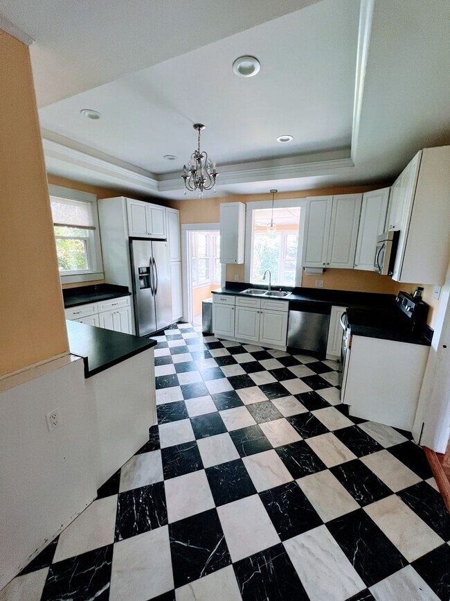 Building Photo - 4 Bedroom House in Lynchburg