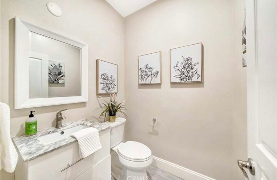 Building Photo - 16 Shelburne St