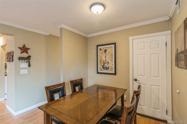Building Photo - 48 Pointe Cir S
