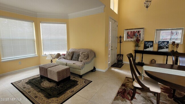 Building Photo - 8247 Hedgewood Dr