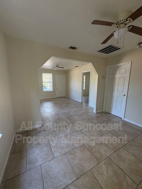 Building Photo - 2134 Saxon St