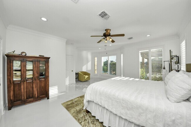 Building Photo - 17859 Camp Cove Dr