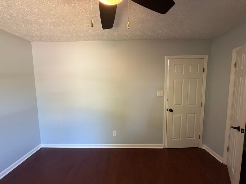 Building Photo - Room in House on Alicia Ct