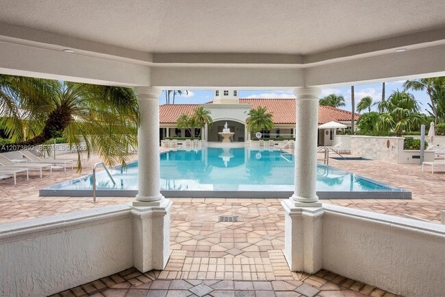 Building Photo - 20000 E Country Club Dr