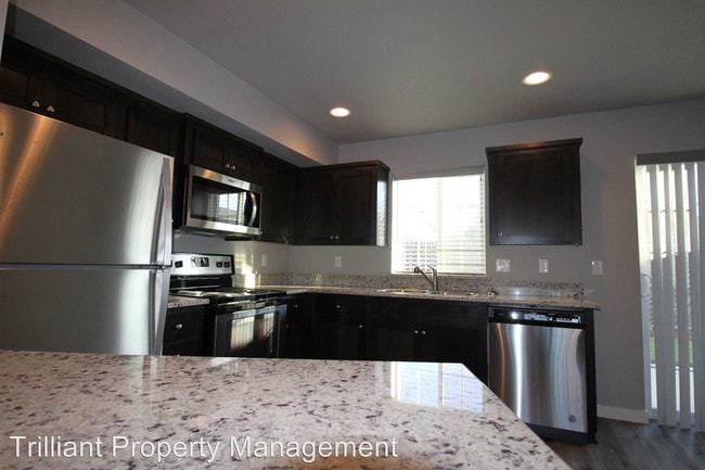 Building Photo - 1520-1580 Gabriela Ct NE